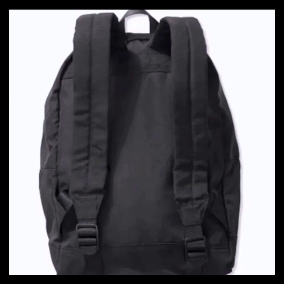 💕P͙I͙N͙K͙ V͙S͙ Mini Backpack With 4 Pins NWT💕 - Picture 2 of 2